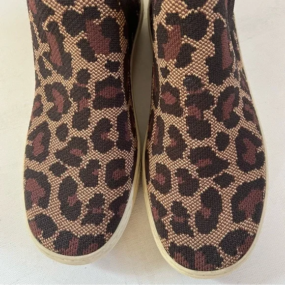 - Rothy’s Wildcat Chelsea ankle knitted boot - Picture 8 of 9